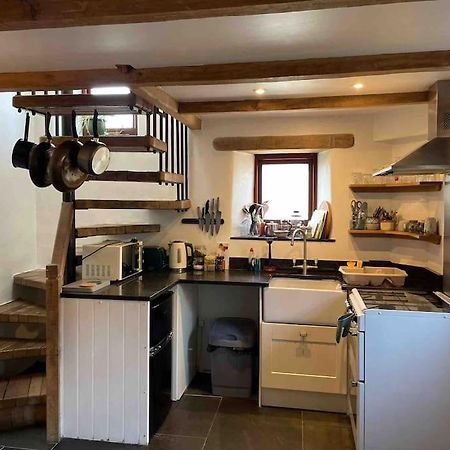 9A Viaduct Cottage - The Cosiest Bolthole In The Sw! Хейл Экстерьер фото
