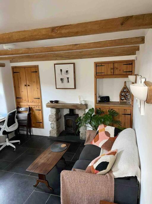 9A Viaduct Cottage - The Cosiest Bolthole In The Sw! Хейл Экстерьер фото