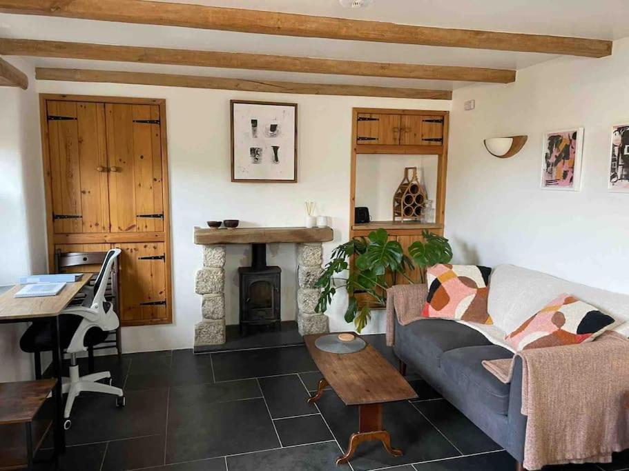9A Viaduct Cottage - The Cosiest Bolthole In The Sw! Хейл Экстерьер фото